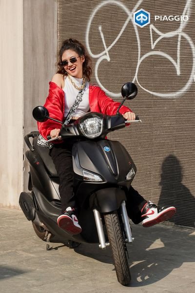 Hình ảnh chiếc xe máy Piaggio Liberty S 125 ABS với thiết kế thể thao và hiện đại