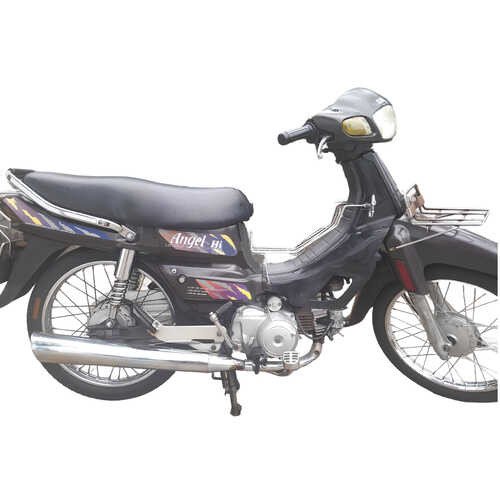 Hình ảnh chiếc xe SYM Angel 80cc màu xanh dương đang dựng trên vỉa hè