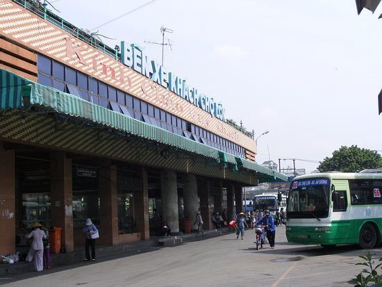 Hình ảnh cổng vào Bến xe Chợ Lớn gần trung tâm thành phố
