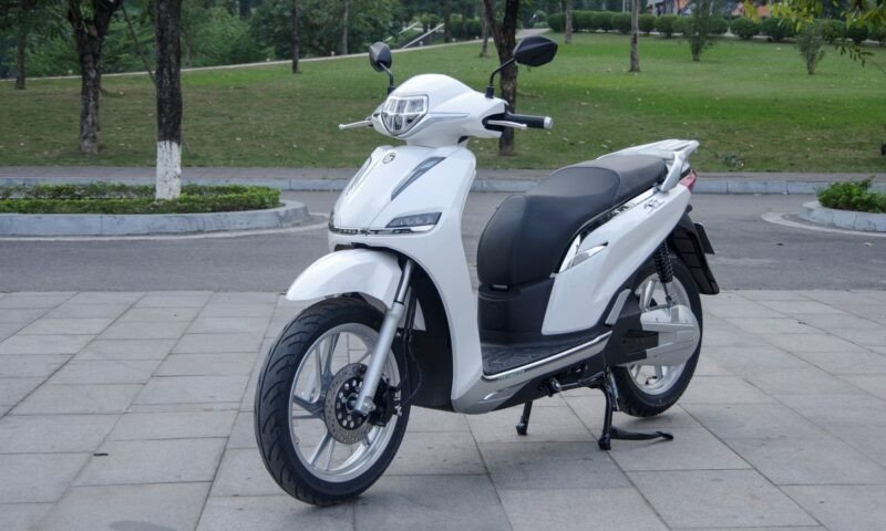 Hình ảnh đầu xe Pega eSH với đèn LED sáng rõ