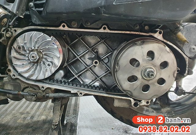 Hình ảnh dây curoa xe máy sau một thời gian sử dụng cần thay mới