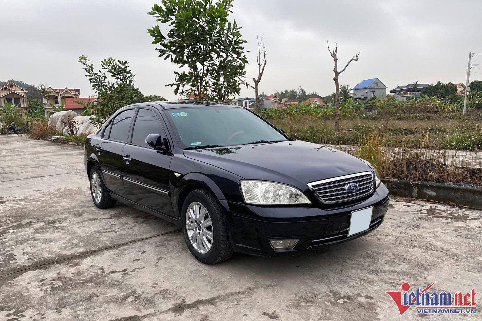 Hình ảnh Ford Mondeo cũ, một chiếc sedan hạng D có thể tìm thấy dưới 200 triệu