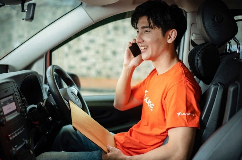 Hình ảnh giao diện ứng dụng Lalamove hiển thị các tùy chọn đơn hàng cho tài xế