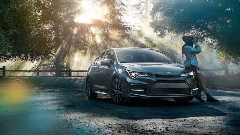 Hình ảnh góc nhìn ba phần tư của Toyota Corolla Altis phiên bản mới