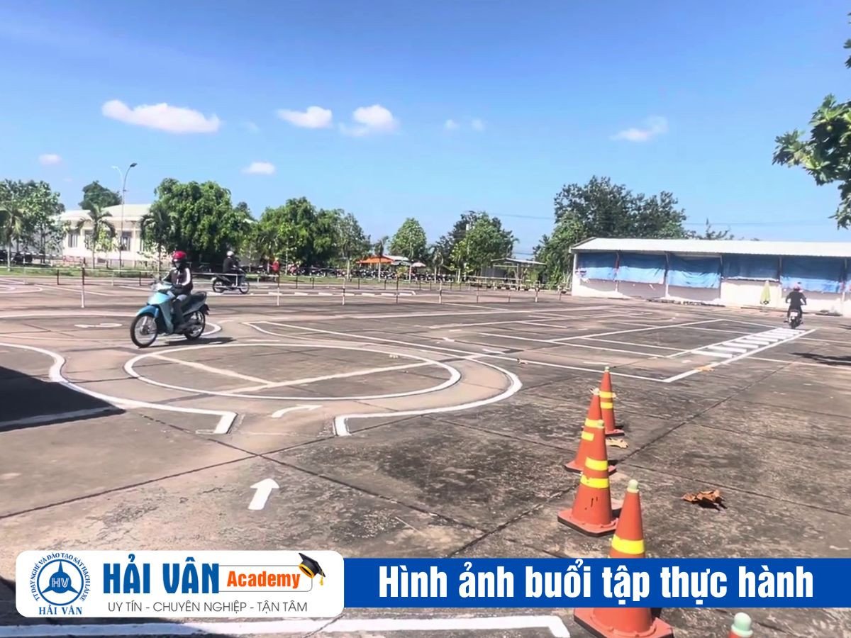 Hình ảnh hướng dẫn ôn tập lý thuyết thi bằng lái xe máy