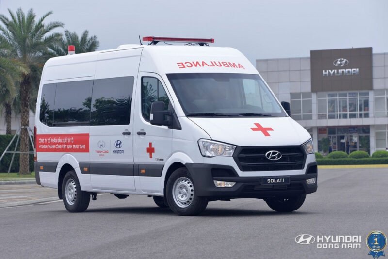 Hình ảnh khoang nội thất xe cứu thương Hyundai Solati được chia làm hai khu vực riêng biệt
