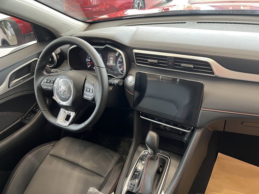 Hình ảnh khu vực lái và vô lăng MG ZS