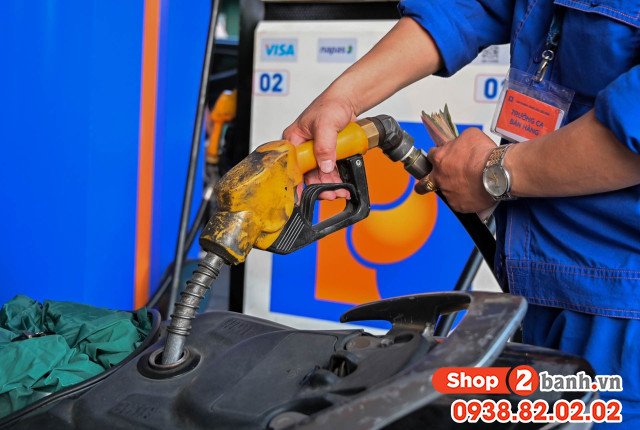 Hình ảnh kiểm tra hệ thống nhiên liệu xe máy