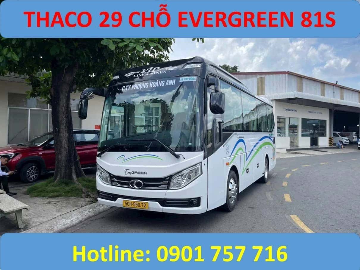 Hình ảnh kiểm tra kỹ lưỡng lốp và gầm xe Thaco 29 chỗ cũ để đánh giá tình trạng khung gầm