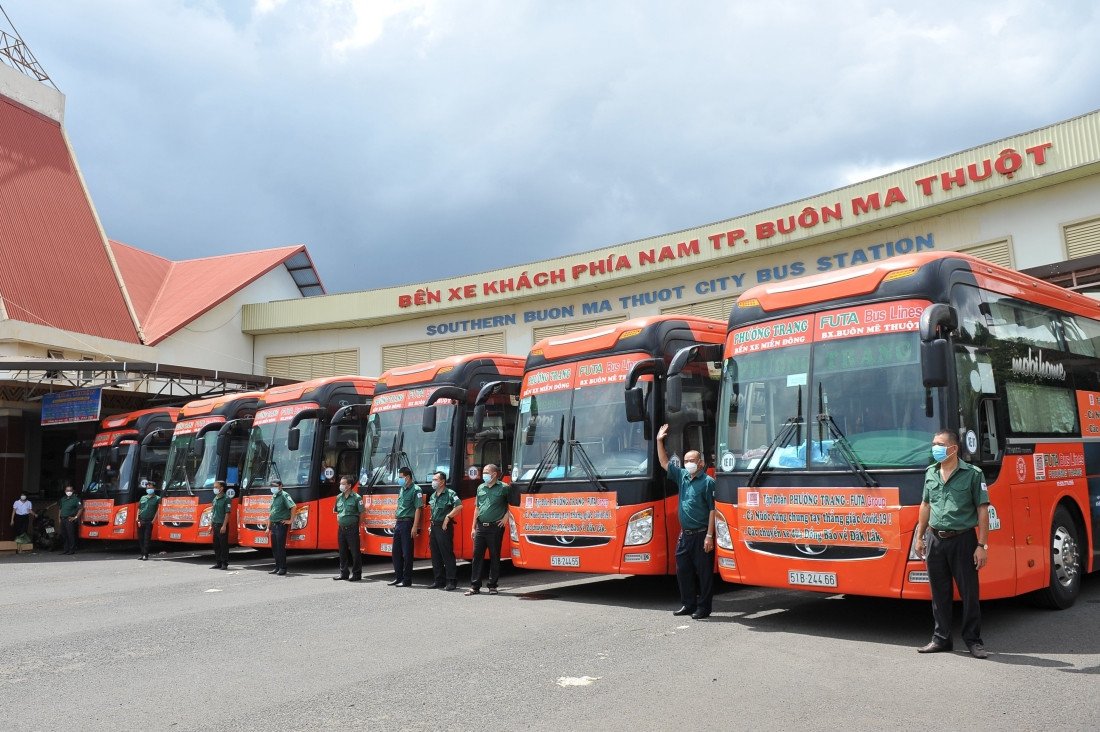 Hình ảnh mặt tiền của bến xe phía Nam