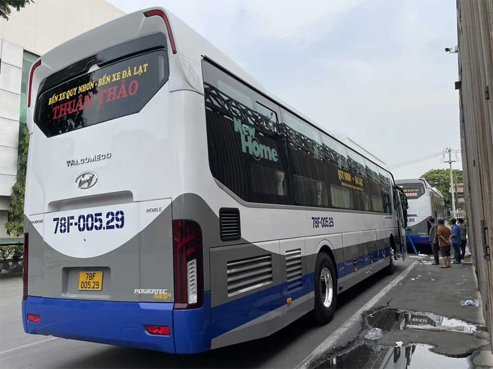 Hình ảnh minh họa các điểm đón khách đa dạng của hãng xe trên đường đi