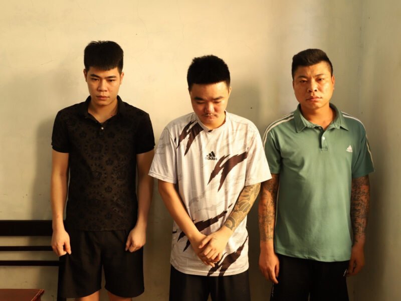 Hình ảnh minh họa các đối tượng bị bắt giữ vì hành vi lừa đảo trực tuyến