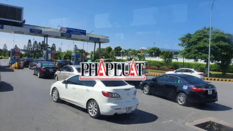 Hình ảnh minh họa các loại xăng khác nhau tại một trạm xăng ở Việt Nam