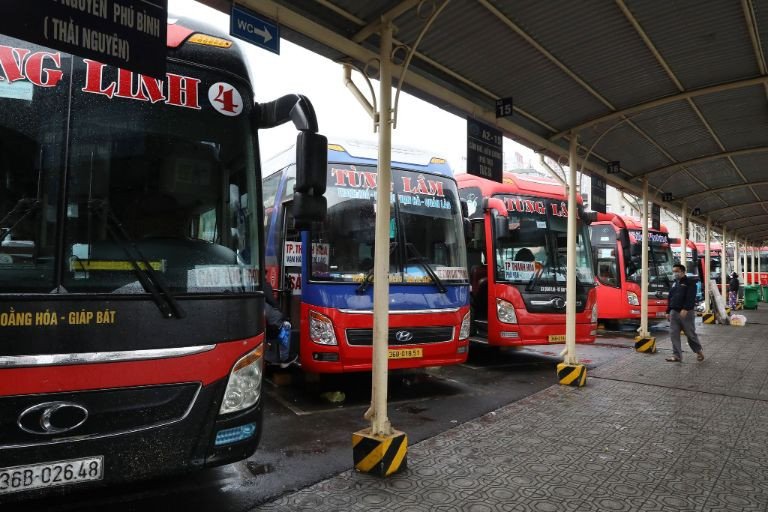 Hình ảnh minh họa các loại xe khách chất lượng cao trên tuyến đường dài