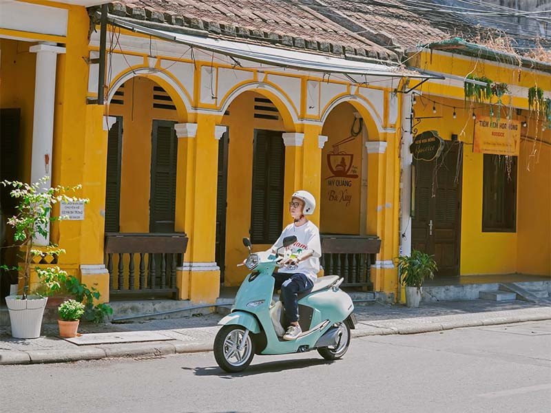 Hình ảnh minh họa các mẫu xe máy điện VinFast đa dạng màu sắc và kiểu dáng