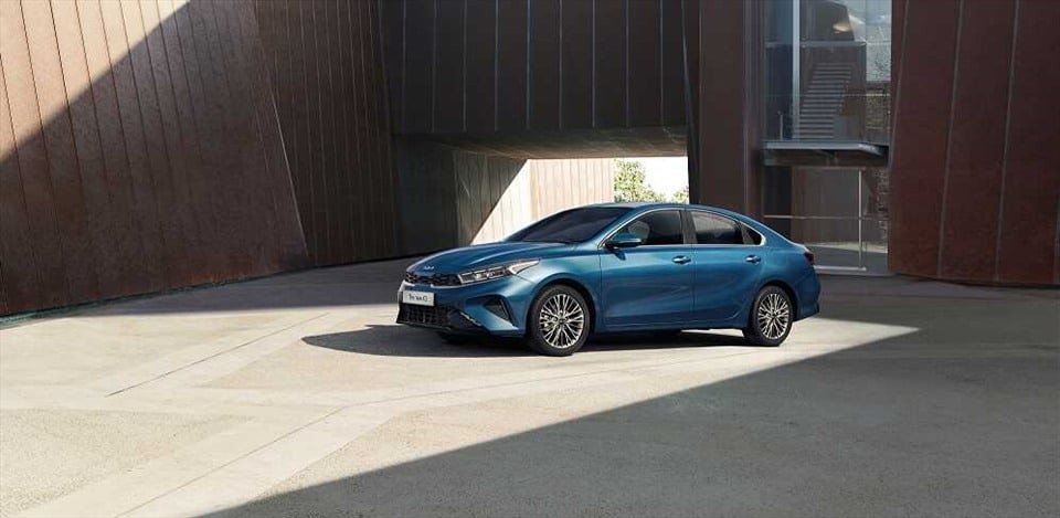 Hình ảnh minh họa các mẫu xe sedan thuộc phân khúc C nổi bật trên thị trường