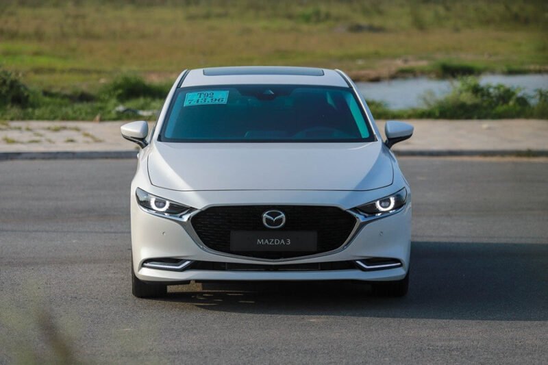 Hình ảnh minh họa các phiên bản sedan và sport của Mazda 3