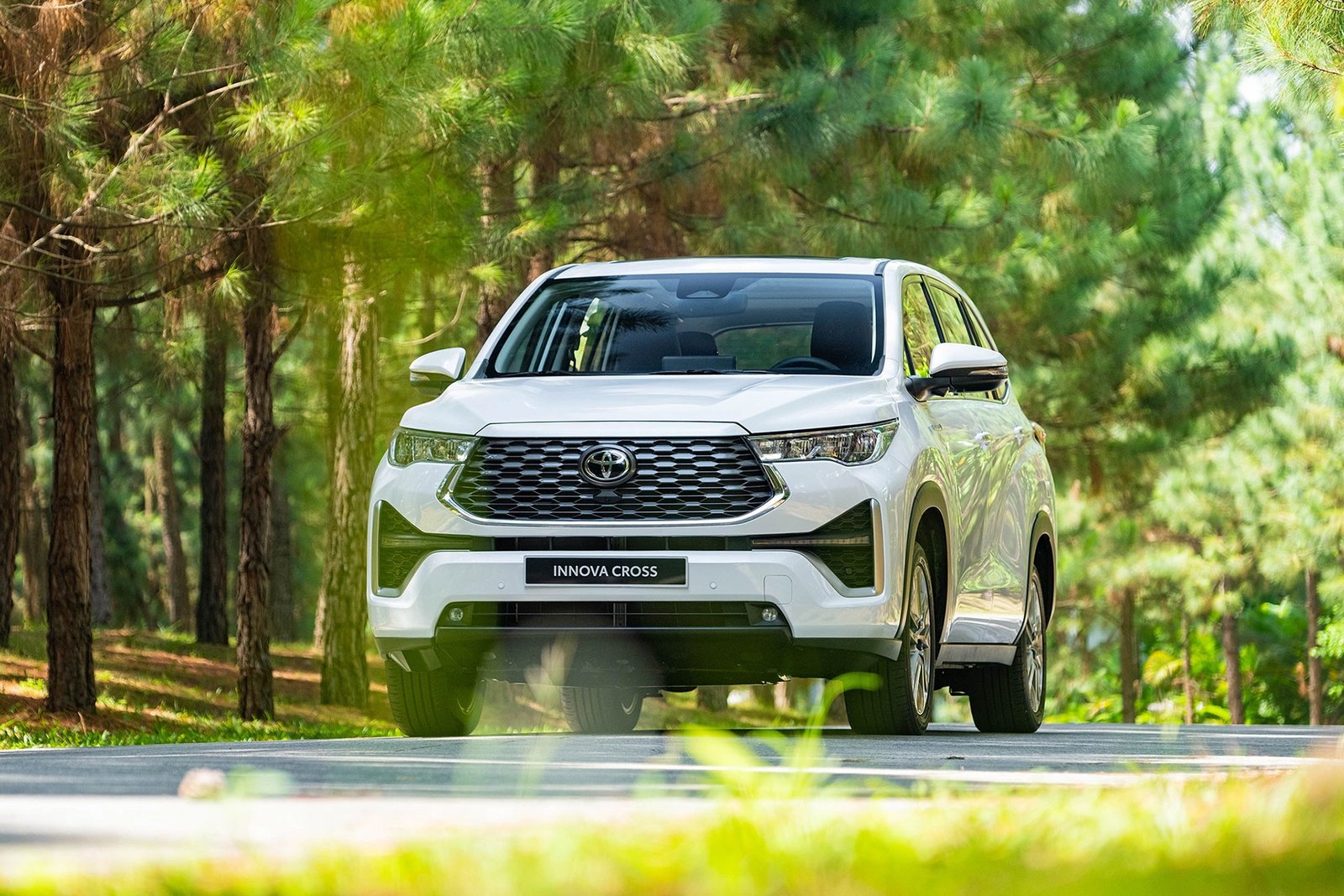 Hình ảnh minh họa chiếc Toyota Innova Cross bản hybrid