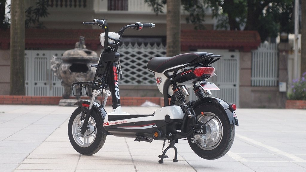 Hình ảnh minh họa cho xe đạp điện 133, nhấn mạnh tính nhỏ gọn và tiện lợi