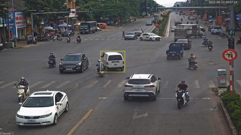 Hình ảnh minh họa giao thông đô thị với nhiều phương tiện đang lưu thông