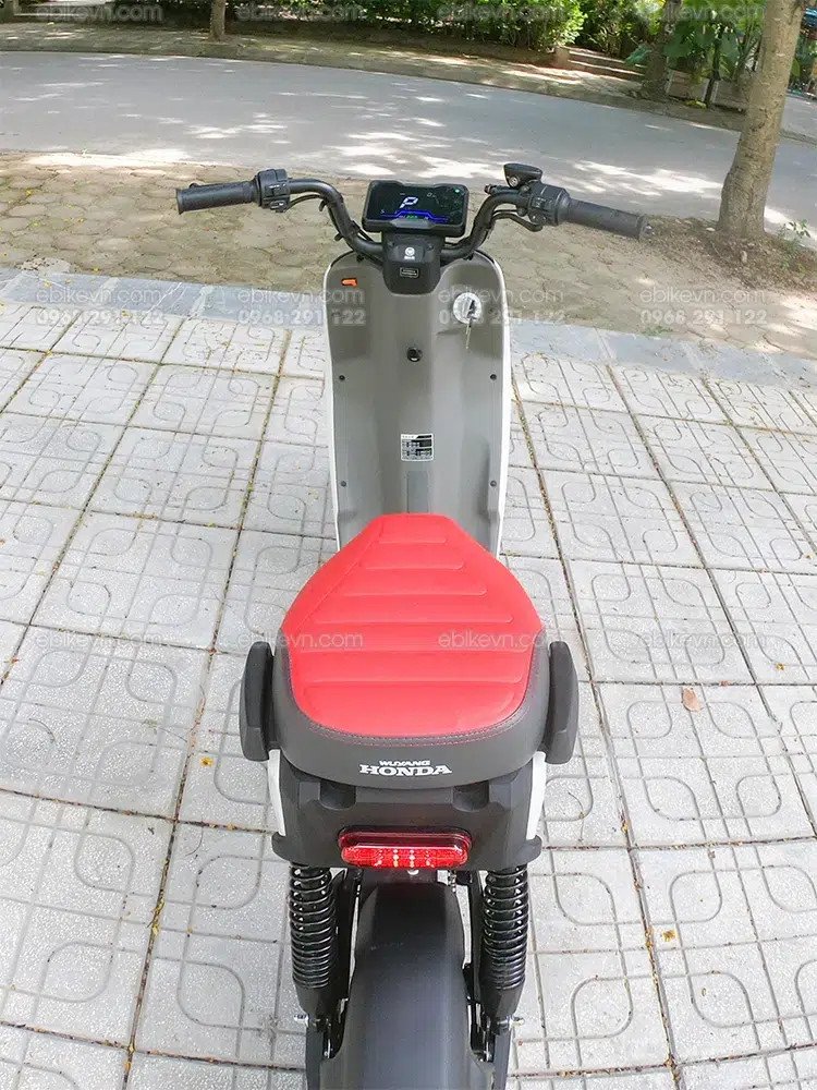 Hình ảnh minh họa hệ thống pin và khung xe điện Honda Ube