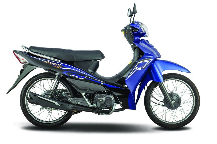 Gợi Ý Xe Máy Tầm 20 Triệu Cho Nam Giới Cần Biết Hình ảnh minh họa một chiếc SYM Elegant đang di chuyển trên đường phố