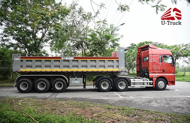 Hình ảnh minh họa một chiếc xe máy đang kéo rơ moóc nhỏ gọn