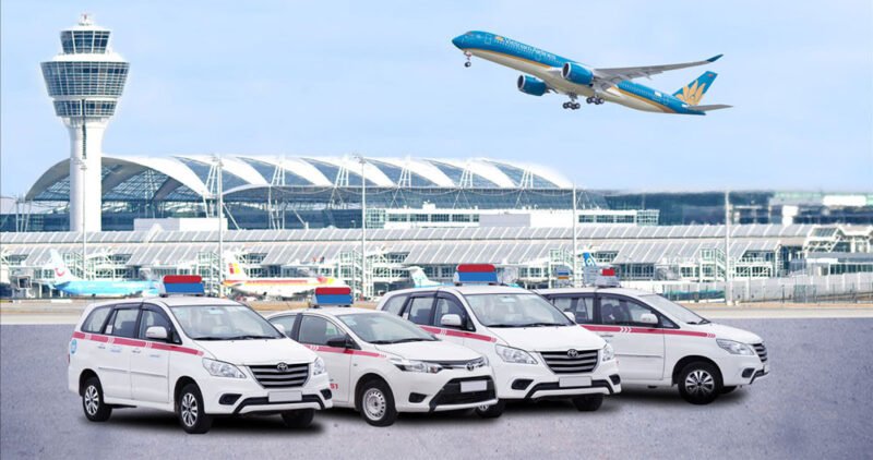 Hình ảnh minh họa một chiếc xe ô tô chở khách trên tuyến đường cao tốc kết nối hai địa điểm