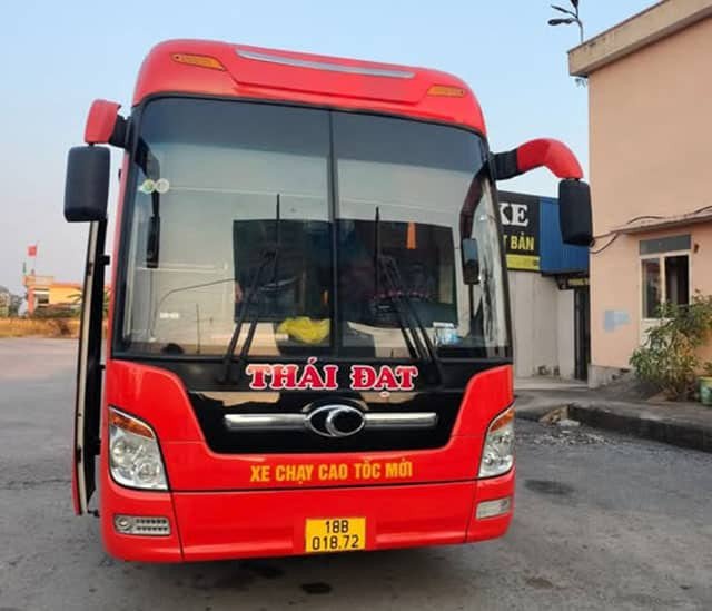 Thông Tin Chi Tiết Tuyến Xe Thái Nguyên Nam Định Hình ảnh minh họa nội thất xe ghế ngồi thoáng đãng trên tuyến đường liên tỉnh