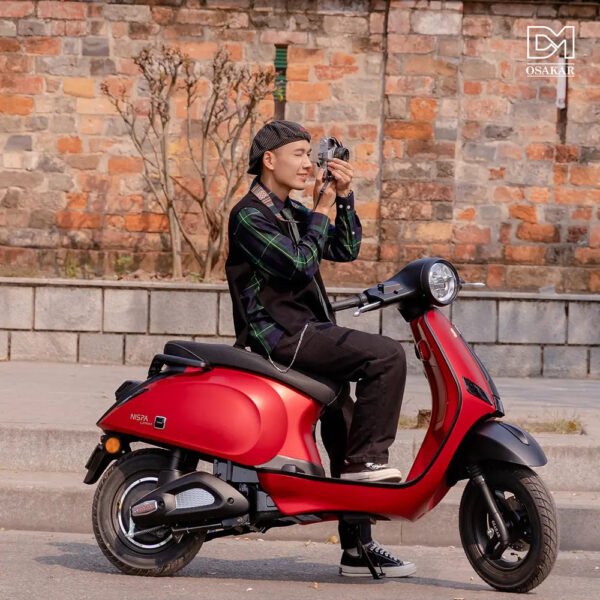 Hình ảnh minh họa quãng đường di chuyển trung bình của xe điện kiểu dáng Vespa sau khi sạc đầy