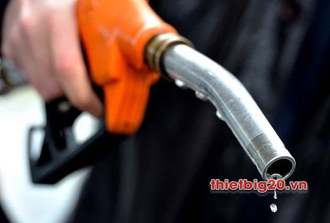 Hình ảnh minh họa sự khác biệt giữa các loại xăng ảnh hưởng đến hiệu suất động cơ xe máy