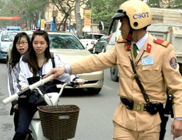 Hình ảnh minh họa sự khác biệt về kích thước và thiết kế ngoại hình