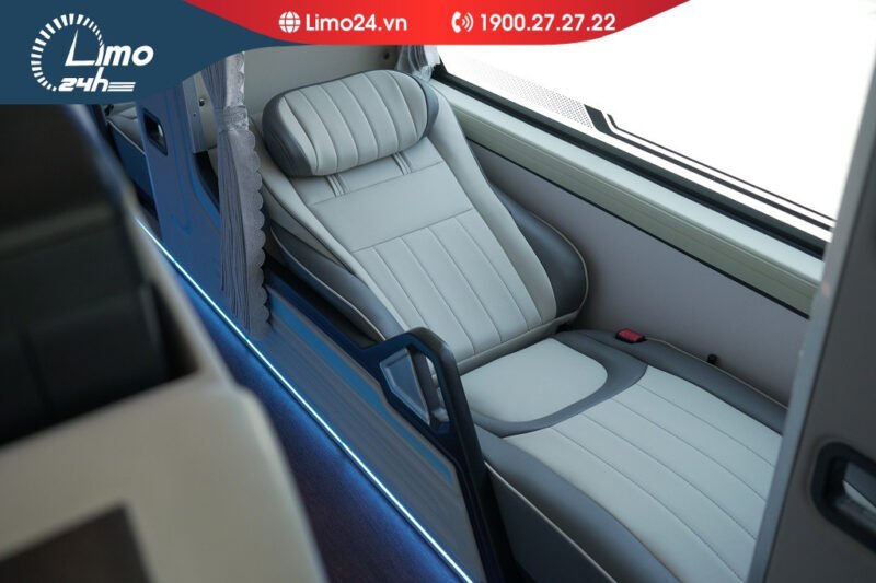 Hình ảnh minh họa về một chiếc xe khách giường nằm hiện đại trên tuyến đường dài