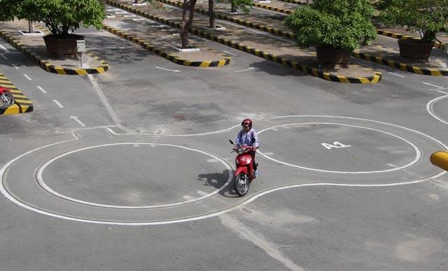 Hình ảnh minh họa về quy định cấp phép lái xe mô tô hạng A1 mới