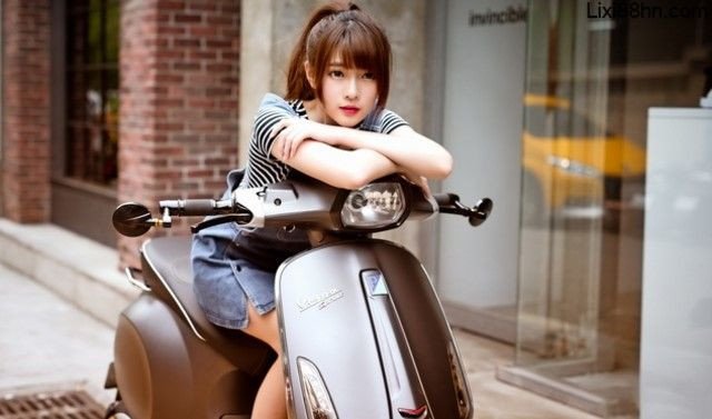 Hình ảnh minh họa việc mất xe máy tại bãi đỗ xe, gợi ý sự mất mát về kiểm soát