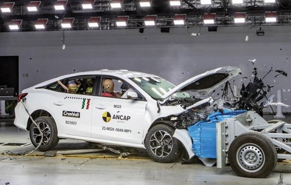 Hình ảnh mô phỏng kết quả kiểm tra an toàn của xe MG5