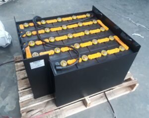 Hình ảnh mô tả các loại bình ắc quy xe nâng công nghiệp có công suất lớn