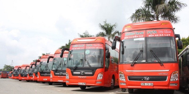 Hình ảnh mô tả các loại xe khách hiện đại phục vụ tuyến đường dài