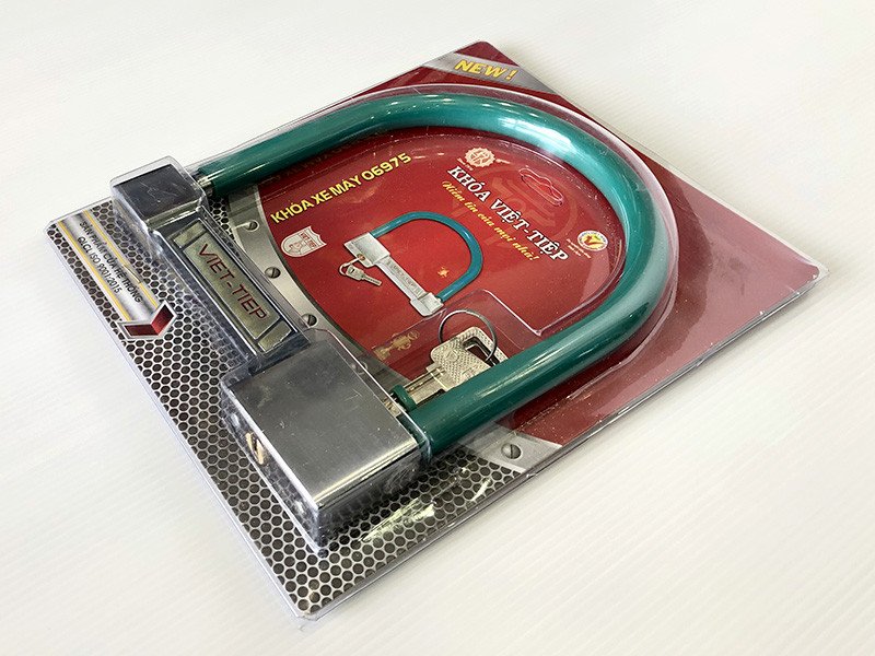 Hình ảnh mô tả các phụ kiện khóa xe máy khác nhau đi kèm