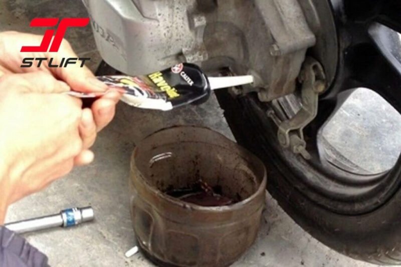 Hình ảnh mô tả chi tiết bộ phận má phanh và đĩa phanh xe máy