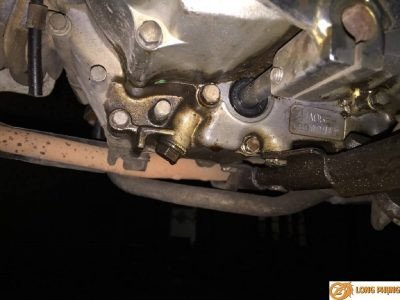 Hình ảnh mô tả dầu nhớt trong động cơ xe máy