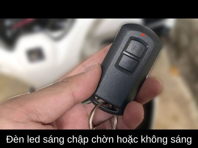 Hình ảnh mô tả tình trạng hết pin remote smartkey Vision