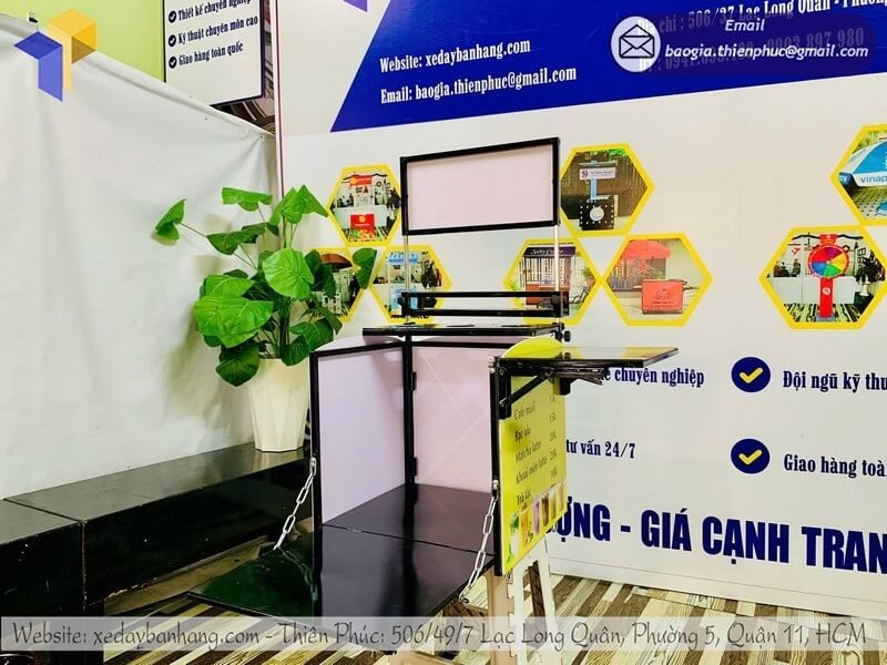 Hình ảnh mô tả vị trí lắp đặt thùng cafe phía sau xe máy một cách chắc chắn