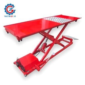 Hình ảnh một bàn nâng xe máy điện kết hợp cơ khí với khả năng nâng hạ linh hoạt