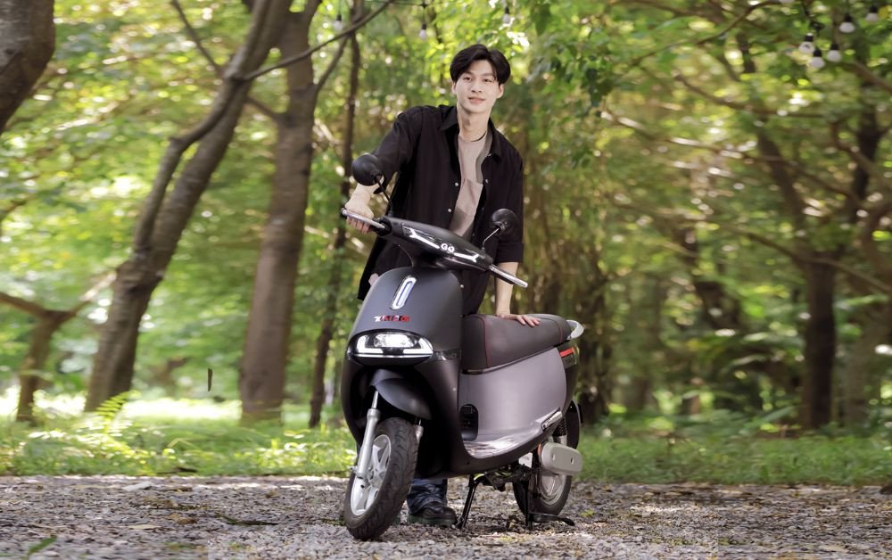 Hình ảnh một chi tiết kỹ thuật của xe máy điện TAILG được bảo trì trong xưởng