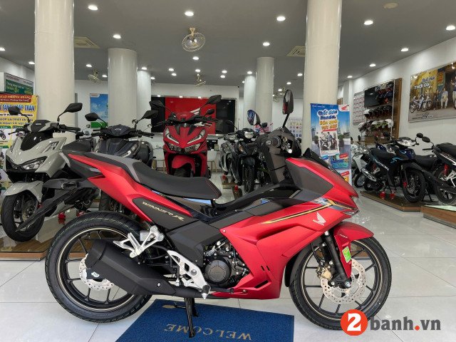 Hình ảnh một chiếc Honda Winner R mới với thiết kế góc cạnh, thể hiện sự mạnh mẽ của dòng côn tay