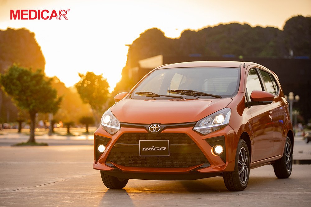 Hình ảnh một chiếc Toyota Wigo đang đỗ ở bãi đỗ xe