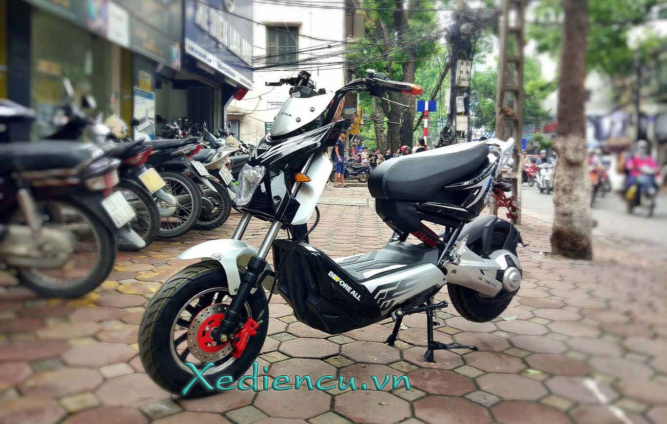 Hình ảnh một chiếc xe đạp điện cũ Xmen phong cách thể thao mạnh mẽ