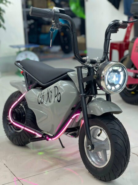 Hình ảnh một chiếc xe đạp điện trẻ em màu sắc tươi sáng