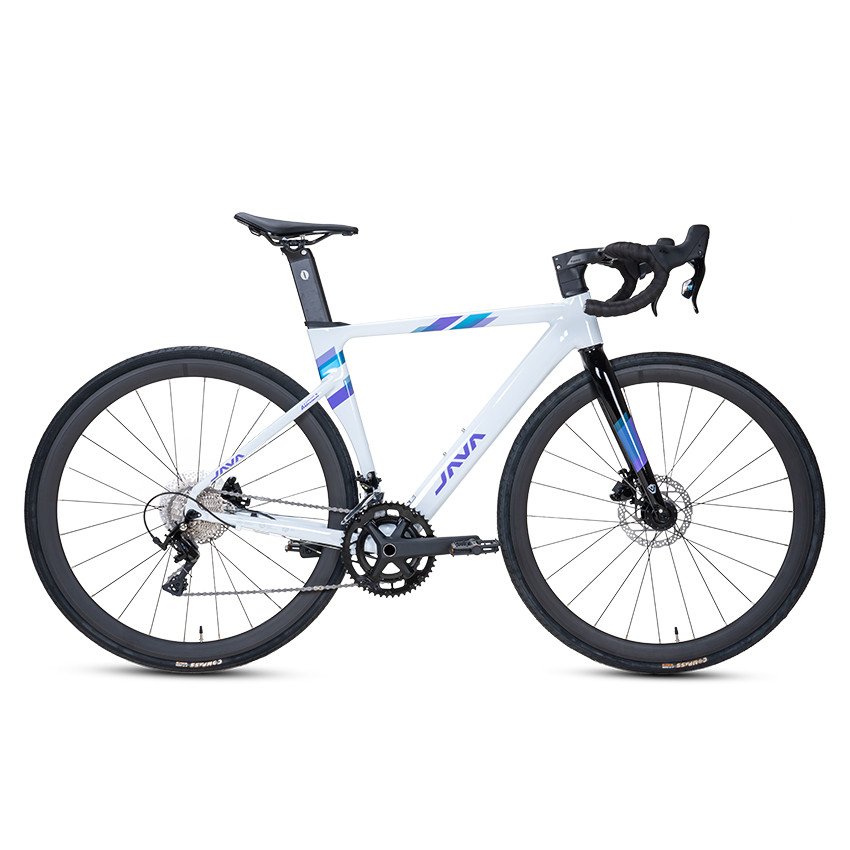 Hình ảnh một chiếc xe đạp thể thao cũ với nhiều phụ kiện đi kèm